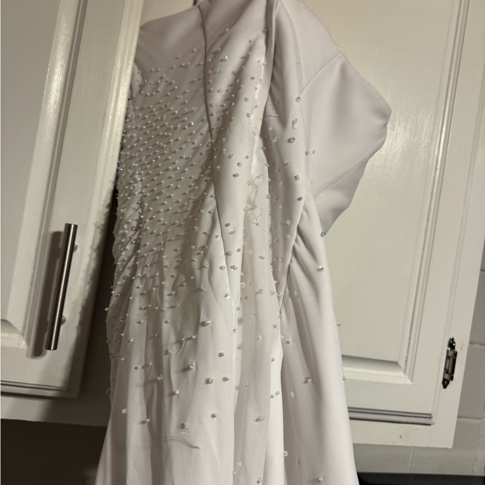 David's Bridal White ruched Strapless Beaded Wedding Dress size 10 - Picture 7 of 11